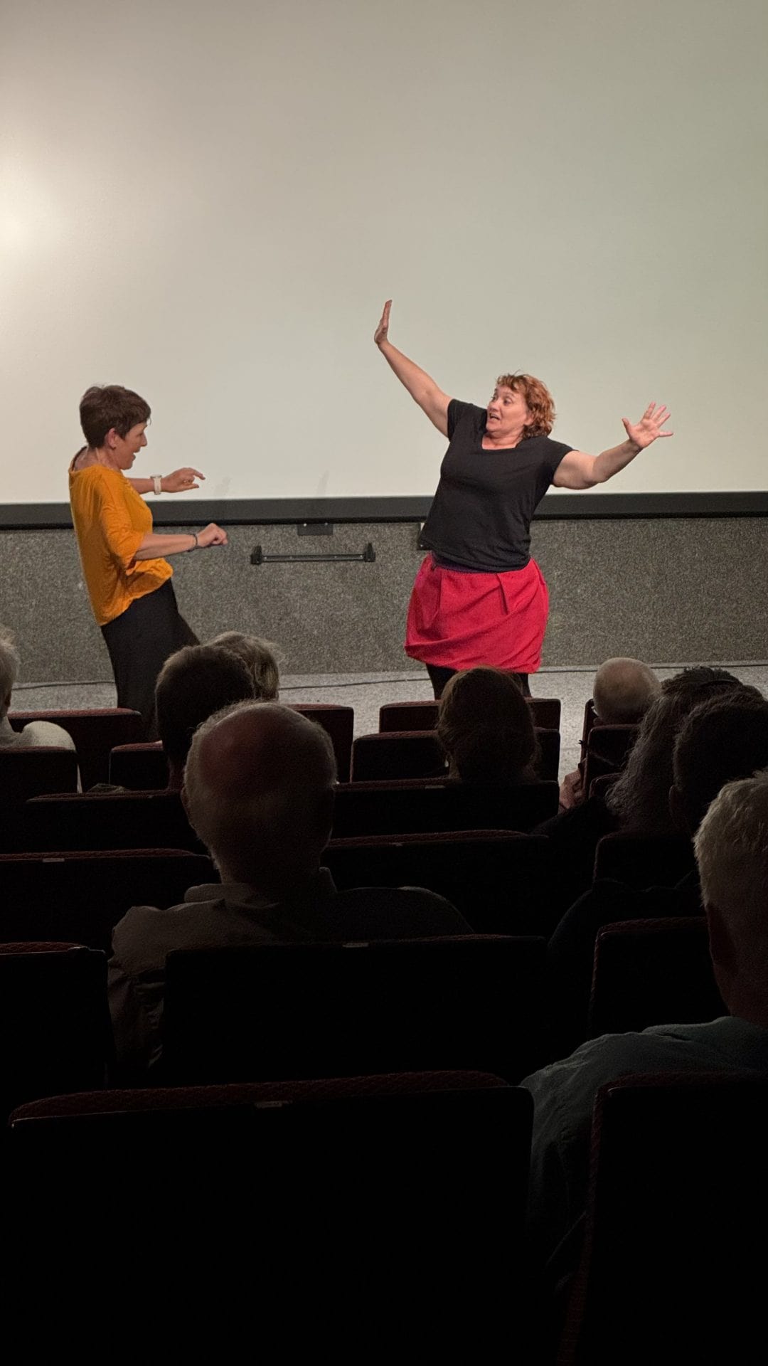 Improvisationstheater vor Publikum im Kino