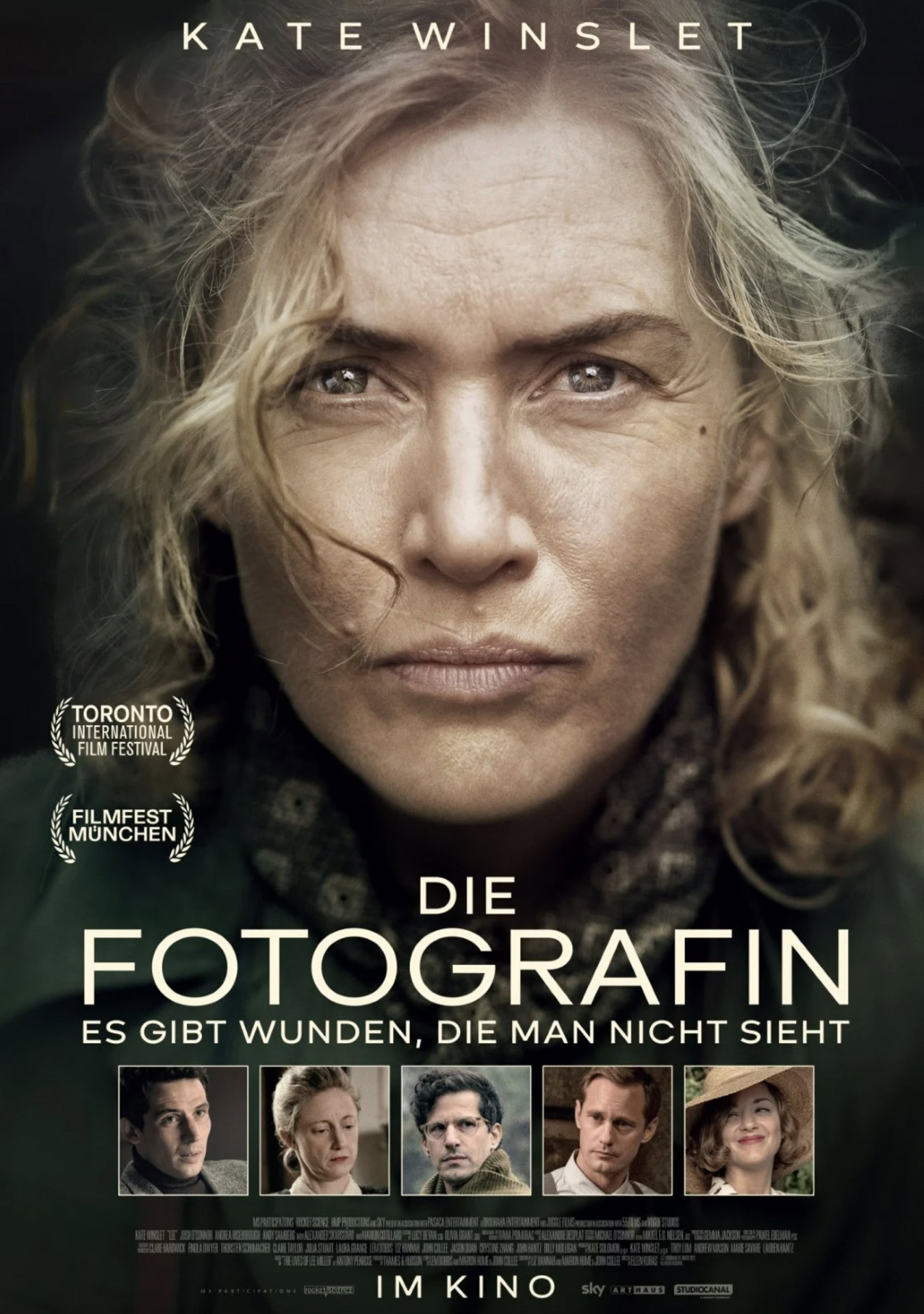 Filmplakat "Die Fotografin" mit Hauptdarstellerin nahaufnahme.