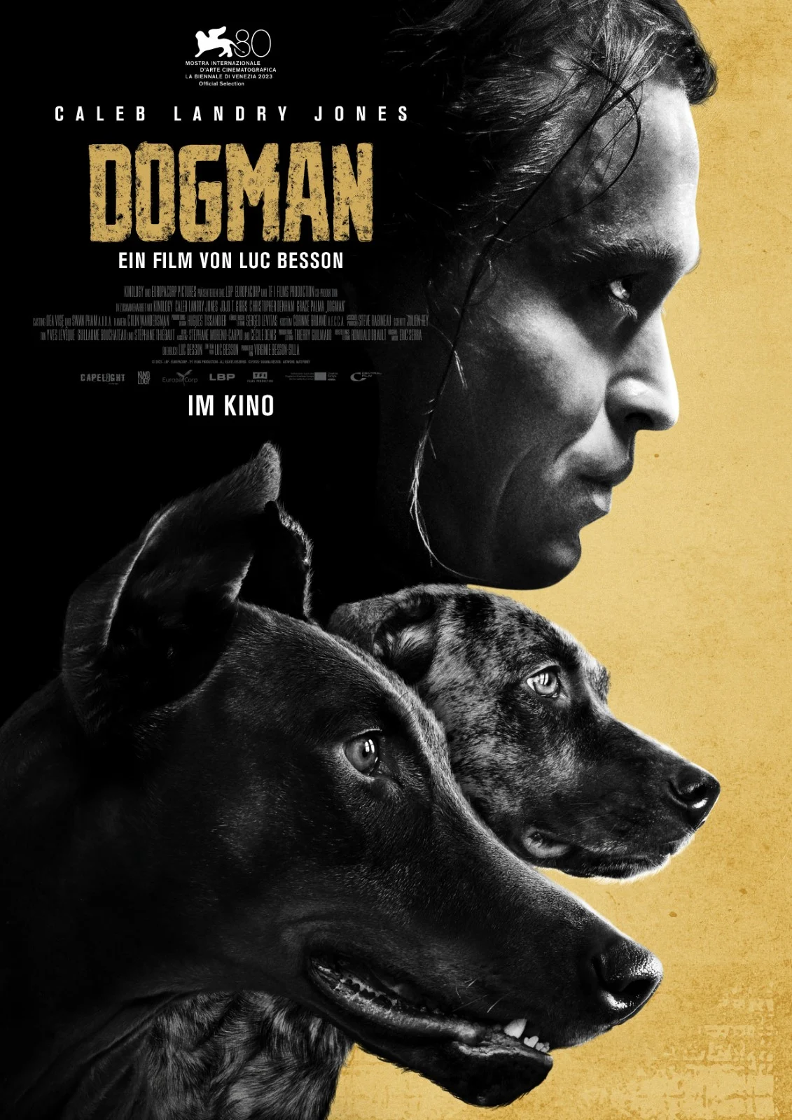Filmplakat für Dogman mit zwei Hunden und einem Gesicht