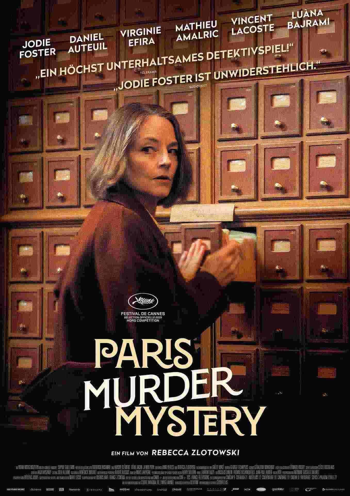 Frau vor Karteikartenschrank im Filmposter