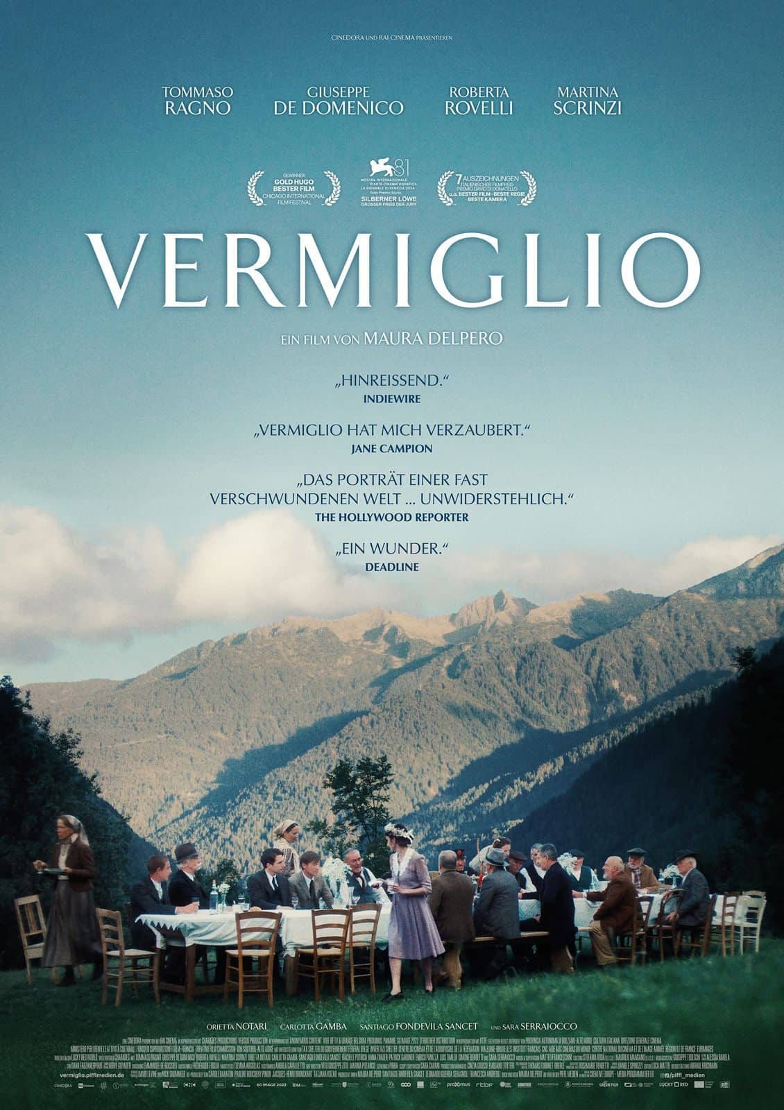 Filmplakat von Vermiglio, Gruppe im Freien beim Essen.