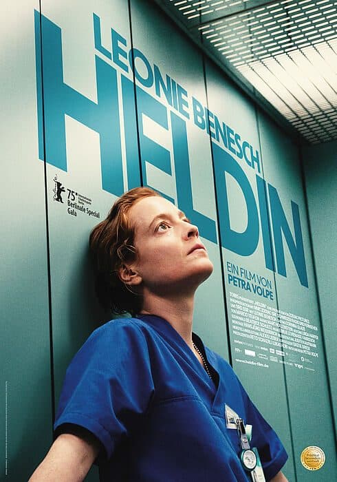 Filmplakat von Heldin mit Frau im Krankenhaus