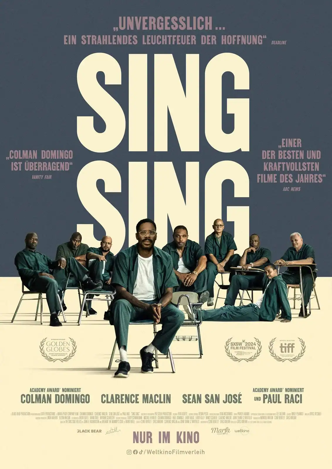 Filmplakat für Sing Sing mit Schauspielern in grüner Kleidung.
